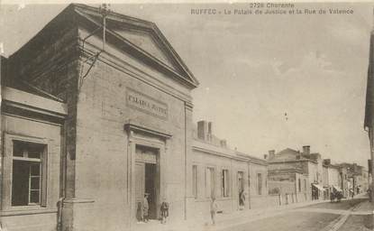 / CPA FRANCE 16 "Ruffec, le palais de justice et la rue de Valence"