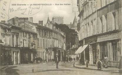 / CPA FRANCE 16 "La Rochefoucauld, rue des Halles"