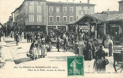  CPA  FRANCE 38 "Le Péage de Roussillon, Place de la Halle, un jour de marché"