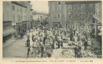  CPA  FRANCE 38 "Le Péage de Roussillon, Place de la Halle et le marché