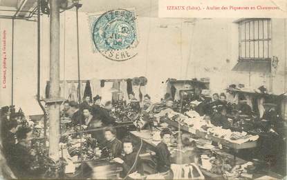 CPA FRANCE 38 "Izeaux, Atelier des Piqueuses en chaussures"