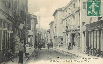 CPA FRANCE 38 "Bourgoin, rue de l'Hotel de ville"