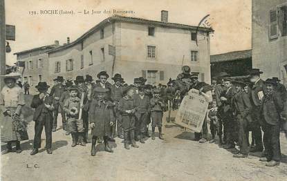 CPA FRANCE 38 "Roche, le jour des Rameaux"