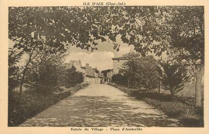 / CPA FRANCE 17 "Ile d'Aix, entrée du village, place d'Austerlitz"