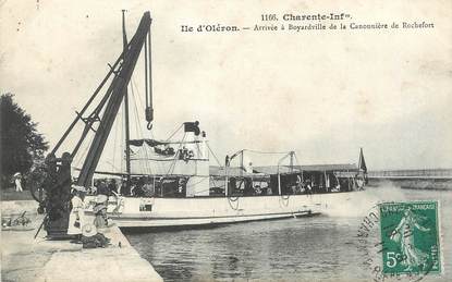 / CPA FRANCE 17 "Ile d'Oléron, Arrivée à Boyardville de la Canonnière de Rochefort"