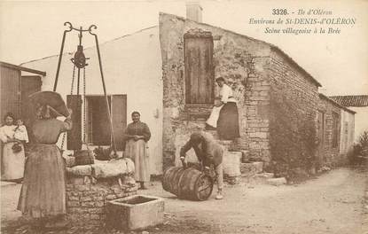 / CPA FRANCE 17 "Ile d'Oléron, environs de Saint Denis d'Oléron, scène villageoise à la Brée"