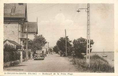 / CPA FRANCE 17 "Ile d'Oléron, Saint Trojan Les Bains, boulevard de la petite Plage"