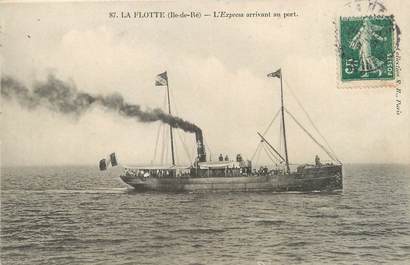 / CPA FRANCE 17 "Ile de Ré, La Flotte, l'Express arrivant au port"