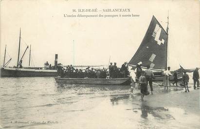 / CPA FRANCE 17 "Ile de Ré, Sablanceaux, l'ancien débarquement des passagers à marée basse"