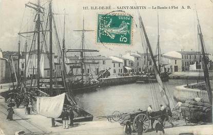 / CPA FRANCE 17 "Ile de Ré Saint Martin, le bassin à Flot"