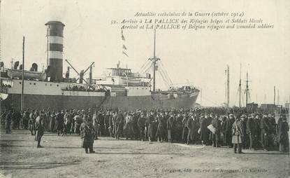 / CPA FRANCE 17 "La Rochelle, arrivée à La Pallice des Réfugiés Belges et soldats blessés"