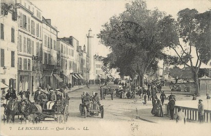 / CPA FRANCE 17 "La Rochelle, quai Valin"