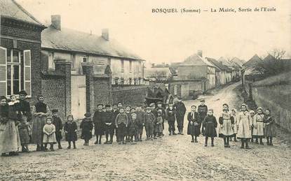 CPA FRANCE 80 "Bosquel, la mairie, sortie de l'Ecole"