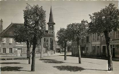 CPSM FRANCE 03 "Neuilly le Real, Places de la Mairie et de l'Eglise"