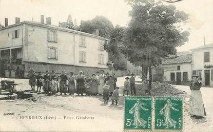 CPA  FRANCE 38 "Heyrieux, la Place Gambetta"
