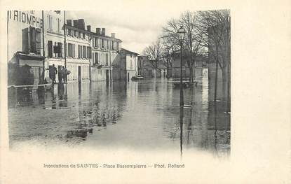 / CPA FRANCE 17 "Saintes, place Bassompierre" / INONDATION