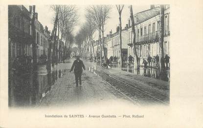 / CPA FRANCE 17 "Saintes, avenue Gambetta" / INONDATION