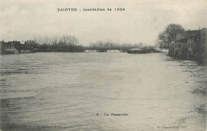 / CPA FRANCE 17 "Saintes, la passerelle" / INONDATION