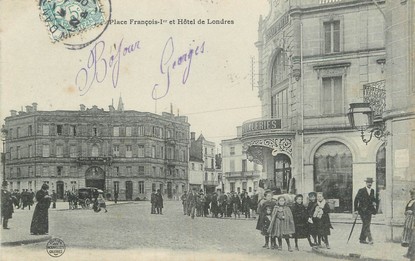 / CPA FRANCE 17 "Saint Jean d'Angély, place François 1er et Hôtel de Londres"