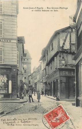 / CPA FRANCE 17 "Saint Jean d'Angély, rue Grosse Horloge et vieille maisons en bois"