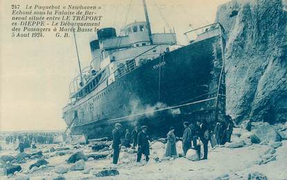 CPA FRANCE 76   "Le Tréport,  le paquebot Newhaven échoué sur a falaise de Berneval"