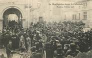 03 Allier CPA FRANCE 03 "Moulins, manifestation devant la cathédrale, 5 février 1906"
