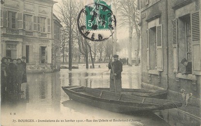 / CPA FRANCE 18 " Bourges, rue des Urbets et bld d'Auron" / INONDATION