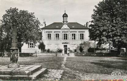/ CPSM FRANCE 18 "Charost, la mairie"