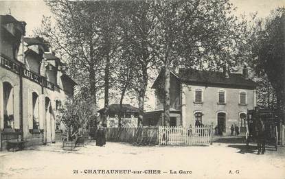 / CPA FRANCE 18 "Châteauneuf sur Cher, la gare"