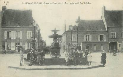 / CPA FRANCE 18 "Henrichemont, place Henri IV, fontaine et rue d'Anjou"