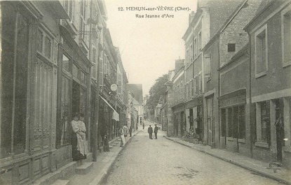 / CPA FRANCE 18 "Mehun sur Yèvre, rue Jeanne d'Arc "