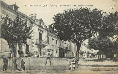 / CPA FRANCE 18 "Saint Martin d'Auxigny, la mairie et le côté Nord de la place"