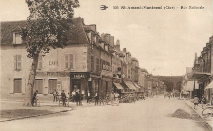 / CPA FRANCE 18 "Saint Amand Montrond, rue Nationale "