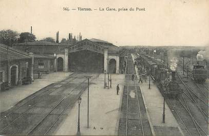 / CPA FRANCE 18 "Vierzon, la gare, prise du pont"