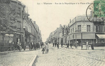 / CPA FRANCE 18 "Vierzon, rue de la République à la place d'Armes"