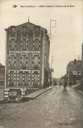 / CPA FRANCE 19 "Bort, hôtel central et av de la gare"