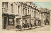 02 Aisne / CPA FRANCE 02 "La Fère, rue de la république "