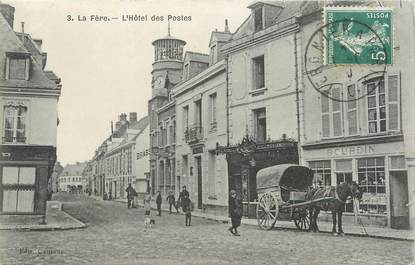 / CPA FRANCE 02 "La Fère, l'hôtel des postes" / ATTELAGE