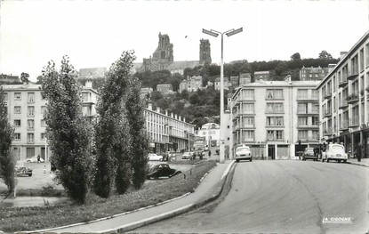 / CPSM FRANCE 02 "Laon, av Carnot"