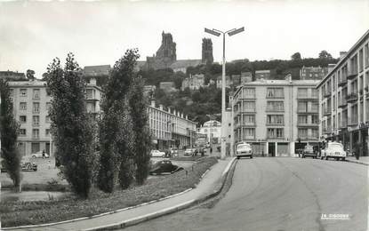 / CPSM FRANCE 02 "Laon, avenue Carnot"