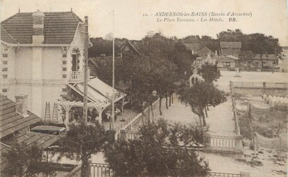 / CPA FRANCE 33 "Andernos Les Bains, la place terrasse, les hôtels"