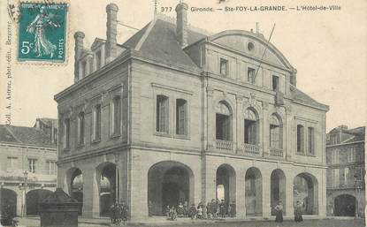 / CPA FRANCE 33 "Saint Foy la Grande, l'hôtel de ville"