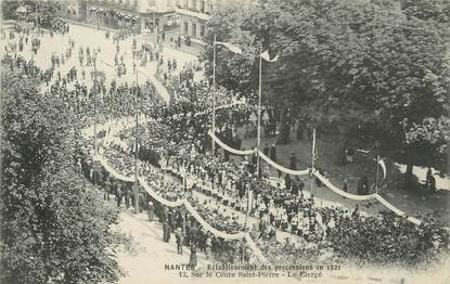 / CPA FRANCE 44 "Nantes, rétablissement des processions en 1921, sur le cours Saint Pierre, le clergé"