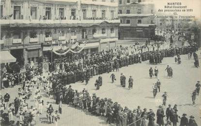 / CPA FRANCE 44 "Nantes, rétablissement des processions en 1921, arrivée de la procession sur la place Saint Pierre"
