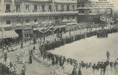 / CPA FRANCE 44 "Nantes, rétablissement des processions en 1921, sur la place Saint Pierre, les communiants"