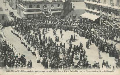 / CPA FRANCE 44 "Nantes, rétablissement des processions en 1921, sur la place Saint Pierre"