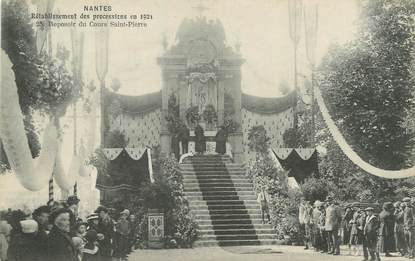 / CPA FRANCE 44 "Nantes, rétablissement des processions en 1921, reposoir du cours Saint Pierre"