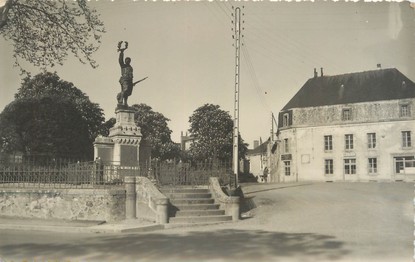 / CPSM FRANCE 79 "La Chapelle Saint Laurent, le monument aux morts"