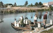 79 Deux SÈvre / CPSM FRANCE 79 "La Venise Verte, débarquement des Bidons de lait"