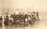 13 Bouch Du Rhone CPA FRANCE 13 "saintes maries de la mer, 24 mai, procession à la mer, patronne des bohémiens" / GITAN